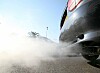 Store deler av energien i en forbrenningsmotor forsvinner ut gjennom varme i eksosen. Nå skal en ny utvikling innen termoelektriske elementer la bilprodusentene hente tilbake noe av dette.