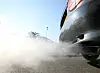 Store deler av energien i en forbrenningsmotor forsvinner ut gjennom varme i eksosen. Nå skal en ny utvikling innen termoelektriske elementer la bilprodusentene hente tilbake noe av dette.