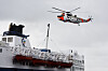 7. og 8. september gjennomføres en av de største sivile katastrofeøvelsene i Norge noen gang. Rundt 3000 mennesker er involvert og både helikoptre, fartøy og utrykningskjøretøy er i aksjon. Her er et av Forsvarets Sea King redningshelikopter som frakter skadde passasjerer ut fra det havarerte passasjerskipet 'Bohus'. Foto: Håkon Jacobsen