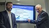 Vil skape BI-revolusjon: - Se så billig! IT-veteranen og teknologidirektør Erik Frafjord har klekket ut en helt ny teknologi som automatiserer det datavarehuset har prøvd i tiår. Han får hjelp av salg- og markedsansvarlig i BI Builders, Kristian Hjelseth, til å markedsføre den nye norske teknologien i inn og utland.