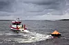 Øvelsen er en del av et program som EU-kommisjonen har finansiert. Selve øvelsen er avslutningen på et langt samarbeid mellom de deltakende landene. Flere fartøyer fra Redningsselskapet deltok i øvelsen. Her frakter et skip bort to markører.