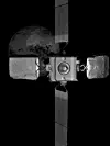 Tatt i rommet: Bildet av Intelsat 10-02 er tatt av MEV-2’s infrarøde vidvinkelkamera når de to satellittene er 15 meter fra hverandre. Ringen i midten er tilkoblingen der satellitten var festet til raketten for 17 år siden. Det omtales som «launcher interface» og er det MEV-2 bruker for å koble seg til og holde fast i Intelsat 10-02, eller Thor 10-02, som Telenor kaller den delen av satellitten de bruker. Foto: Northrop Grumman