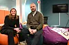 Maria Archontoulis og Per Kristian Næss-Fladset i DNB er nøkkelpersoner i DNBs gründersatsing. Her i et kreativt rom i DNBs hovedkontor, hvor gründere får luftet sine ideer og planer med banken.