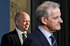 Finansminister Trygve Slagsvold Vedum sier det vil komme et tosifret antall ekstra milliarder til Forsvaret i en ny forsvarsplan, som kommer rett etter påske.