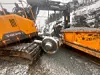 En gravemaskin forhindret at tilhengeren fortsatte helt ned til bytrafikken.