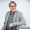 To uker ut i pensjonisttilværelsen har ikke Jon Valen-Sendstad rukket å kjede seg. Tiden blir blant annet brukt til å dokumentere barnas hobbyer med et nyinnkjøpt kamera. Foto: Eirik Helland Urke