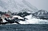 LOFOTEN: De politiske linjene skjerpes før valget. Spørsmålet om leteboring utenfor kysten av Nord-Norge skaper nå splid mellom de mulige regjeringspartnerne Venstre og Høyre.