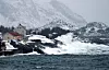 LOFOTEN: De politiske linjene skjerpes før valget. Spørsmålet om leteboring utenfor kysten av Nord-Norge skaper nå splid mellom de mulige regjeringspartnerne Venstre og Høyre.