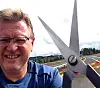 Ordfører Erik Unaas tok med seg rulleskiene og saksa for å liksomåpne E18 på den planlagte, men nå altså avlyste åpningsdagen. Han tok denne selfien.