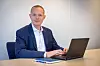 Guido Gerrits i Thales brenner for å gjøre autentisering sikrere og mer brukervennlig. Foto: Sven Scheffers