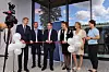Fra åpningsseremonien. Fv: Eirik Lie, President Kongsberg Defence & Aerospace, Christian Omholt, Director Strategic Project Space & Surveillance, Bjørn Arild Gram, Forsvarsminister (Sp), Daliborka Peki, leder for Kongsberg Teknologipark, Kari Anne Sand, Ordfører (Sp) Kongsberg, Sylvi Nærbø, Director Business Support Space & Surveillance, og Eva Kristin Eri. Bilde: Kongsberg Defence & Aerospace