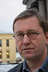 forfattere – professor i Europarett ved UiO, Finn Arnesen – står fortsatt for rådene han ga regjeringen for ett år siden. TVILSTILFELLE: Om datalagringsdirektivet er EØS-relevant handler like mye om politikk som jus, mener europarettsekspert Finn Arnesen.