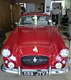 1962: Bristol 407 fra 1962. Rød klassiker i fullt kjørbar stand. Nytrukne skinnseter. 34 500 pund. Allerede som ny ble den levert med skivebremser på alle fire.