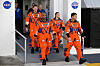Her er astronautene Victor Glover, Reid Wiseman, Jeremy Hansen og Christina Koch på vei til en test på Cape Canaveral.