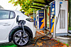 Hurtiglanding av elbil på Recharges hurtigladerstasjon på Skøyen i Oslo.