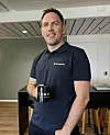 Filip Vamnes er Cyber Security Engineer & Analyst i Netsecurity og er en av de som jobber operativt med Palo Alto Networks-plattformen. Foto: Netsecurity