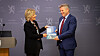 Professor Ingrid Schjølberg, NTNU, overleverte Maritim21-rapporten til fiskeri- og havbruksminister Bjørnar Skjæran torsdag 27. januar 2022.