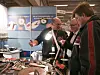 IKKE BARE BÅTER:Ingen båtmesse har bare båter. Sjøfolet har jo også sirkelsager hvis hardmetalltenner har godt av litt tannpuss fra diamantbladet denne karen selger.