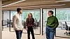 – Vi bygger den nye dataplattformen på moderne teknologi og arkitektur, som gjør at vi kan ta de kloke avgjørelsene fra starten, sier Jacobsen (i midten). Foto: TUM Studio