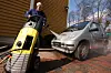 BILVASK: Husk at billakk ikke liker nærkontakt med det høye trykket. Hold avstand, ellers kan det bli veldig dyrt med ren bil.
