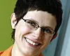 PENGER: Industribedrifter som vil spare energi, kan søke om penger hos Enova. Områdeleder Marit Sandbakk har fått inn like mange prosjektsøknader hittil i år som tidligere.