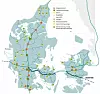 Fremtidens biogassforsyning vil snu opp ned på gass-systemet: Tidligere ble naturgass levert fra ett sted, Nordsjøen, og inn til overføringssystemet. Biogass leveres derimot fra distribusjonssystemets ytterste lenker - de grønne prikkene - der det ikke er noe stort gassforbruk. Derfor forventer Energinet at det i 2040 vil være et overskudd av biogass et titalls steder - merket med røde prikker. Dette gjør konvertering/utvidelse nødvendig, og såkalte retursystemer er allerede etablert eller planlagt fem steder. Foto: Ingeniøren / Energinet