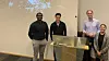 Stolte sommerstudenter: Her presenterer Viroshaan Uthayamoorthy, André Melsom, Erlend Corneliussen og Hannah Ruyter sluttleveransen for prosjektgruppen og andre nøkkelpersoner i Norsk Gjenvinning.