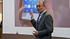 Hiroki Totoki, president & CEO Sony Mobile Communications viser frem den nye Sony Xperia M4 Aqua.