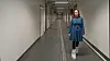 Dekan Anne Storset i den avstengte isolatavdelingen. Her skulle det vært syke dyr, forskere, studenter og yrende liv. Systemet for avsug av møkk og avføring fungerer ikke, og det er uenighet om hvem som har ansvaret.