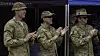 Løytnant Matthew Hall (t.v), ildledningsoffiser, kjente på presset under Nasams-skarpskytinga med blant annet disse to høye herrer til stede: generalløytnant Simon Stuart, hærsjef, og generalmajor Andrew Bottrell, sjef for landsystemer i det australske forsvarets anskaffelsesorganisasjon. Foto: PTE Nicholas Marquis/Det australske forsvaret