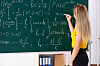 Den teoretiske skolematematikken bør suppleres med mer praktisk matematikk fra hverdagslivet, mener matematikkforsker.