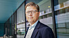 Å sløse med strømmen i bygg er som å kjøre i full fart mot en vegg uten å bremse fordi bremser ikke er påbudt, skriver Petter Moseby, direktør for digital energi i Schneider.