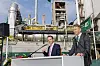 Administrerende direktør i Heidelberg Materials, Dominik von Achten, og energiminister Terje Aasland (Ap) før den offisielle åpningen av CO2-fangstanlegget i Brevik. Foto: Arash A. Nejad