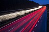Stenges av: Her er trafikken på autobahn A9 fanget av et kamera med lang lukkertid. Deler av denne motorveien blir nå testområde for førerløse biler.