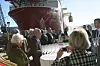 FESTIVITAS: Som seg hør og bør ble dagen feiret med champagne.