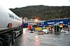 Tankbil fra Gasnor kjører i posisjon for å bunkre LNG på offshore forsyningsskip.