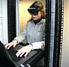Kjersti Strømme tester HoloLens. Foto: Sigma2