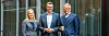 Stine B. Neteland i Frendegruppen, Bent R. Eidem i Lokalbank og Endre Rangnes i Tietoevry Banking etter signering av samarbeidsavtalen. Foto: Thomas Brun NTB