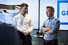 Vidar Lundberg (Grieg Star) i diskusjon med Jim Stian Olsen (Aker Solutions) under en Zeed-workshop hos Grieg.. Foto: BENJAMIN A.WARD