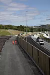 Sykkelveien fra Grannes til Forus, går langs motorveien. Det er også blitt plass til et kollektivfelt på motorveiens sørgående felt.