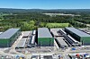 Dronebilde fra august 2024 viser tre av Green Mountains datahaller på Heggvin utenfor Hamar.