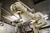 Roboten programmeres før sprøytingen gjøres. Selve sprøytingen tar noen sekunder, men det bygges lag for lag med ThermaSiC, slik at samme del må sprøytes i flere omganger.