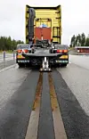 Volvo prøvekjører strømskinner i veien ved testanlegget i Hällered.