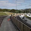 Sykkelveien fra Grannes til Forus, går langs motorveien. Det er også blitt plass til et kollektivfelt på motorveiens sørgående felt.