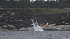 Lite av den havarerte fregatten KNM Helge Ingstad er synlig over vann, etter at vaierne som sikret vraket løsnet tirsdag. Flere bergingseksperter stiller seg undrende til at det ikke ble brukt kjetting.