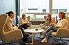 Silje Haukeland, Gyrid Irene Lønnestad, Sara Kjelby og Agnete Strømme slår av en prat i sosial sone. Foto: TUM Studio