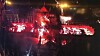 Dette bildet viser restene av taket som brenner under gårsdagens brann i Notre Dame. På bildet kan det se ut som om taket ikke er fullstendig kollapset, men foreløpig er det ikke kommet informasjon om hvilke skader innsiden av kirkerommet er påført.