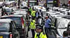 Uber er ikke like godt mottatt overalt. Her fra kaos i Londons gater da drosjenæringen i 2014 protesterte mot mobilappen Uber. Foto: Rex/London News Pictures/All Over Press
