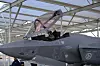 Her er Morten Hanche nettopp ferdig med den første turen i et norsk F-35.