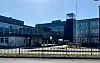 Slik fremstår Sandefjord skole i dag. Etter oppgradering er halvparten av bygget til venstre i bildet revet og erstattet med nytt inngangsparti.